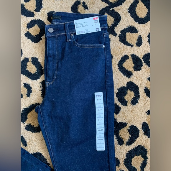 Medium-Dark Wash NWT Extra Stretch Uniqlo Skinny Jean - Picture 3 of 5